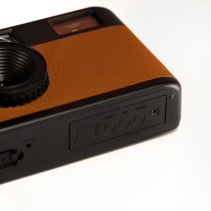 Campsnap digital camera Chestnut Brown detail