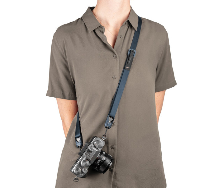 Peak Design Leash Ocean (Blauw) product in gebruik