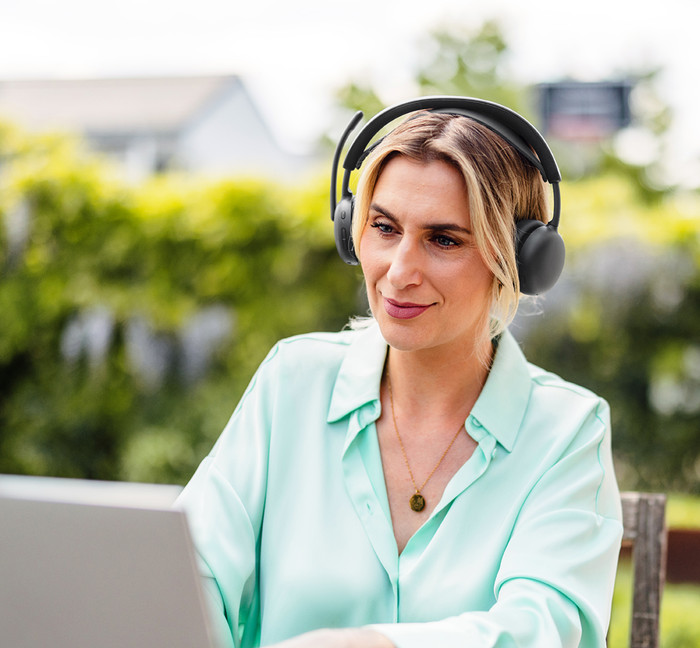 Logitech Zone Wireless 2 ES Zwart product in gebruik