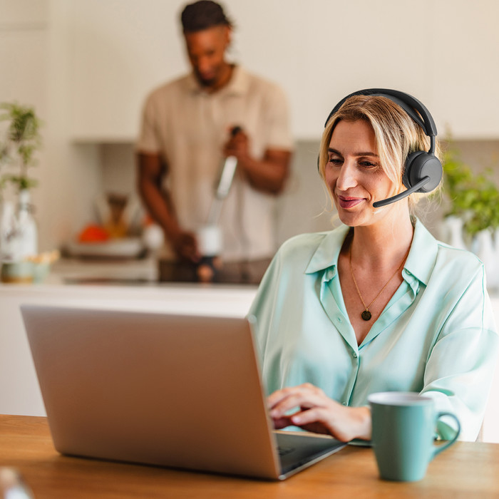 Logitech Zone Wireless 2 ES Zwart product in gebruik