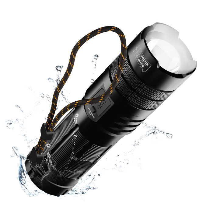 Xtorm Zaklamp Powerbank 10.500 mAh met Snelladen Zwart product in gebruik