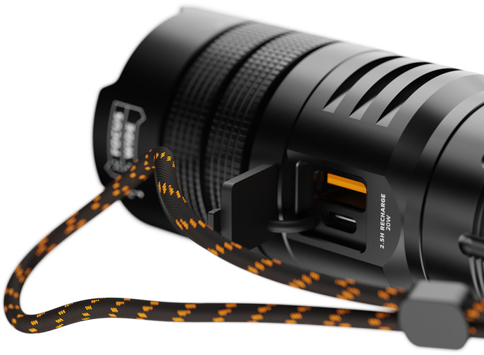 Xtorm Zaklamp Powerbank 10.500 mAh met Snelladen Zwart voorkant