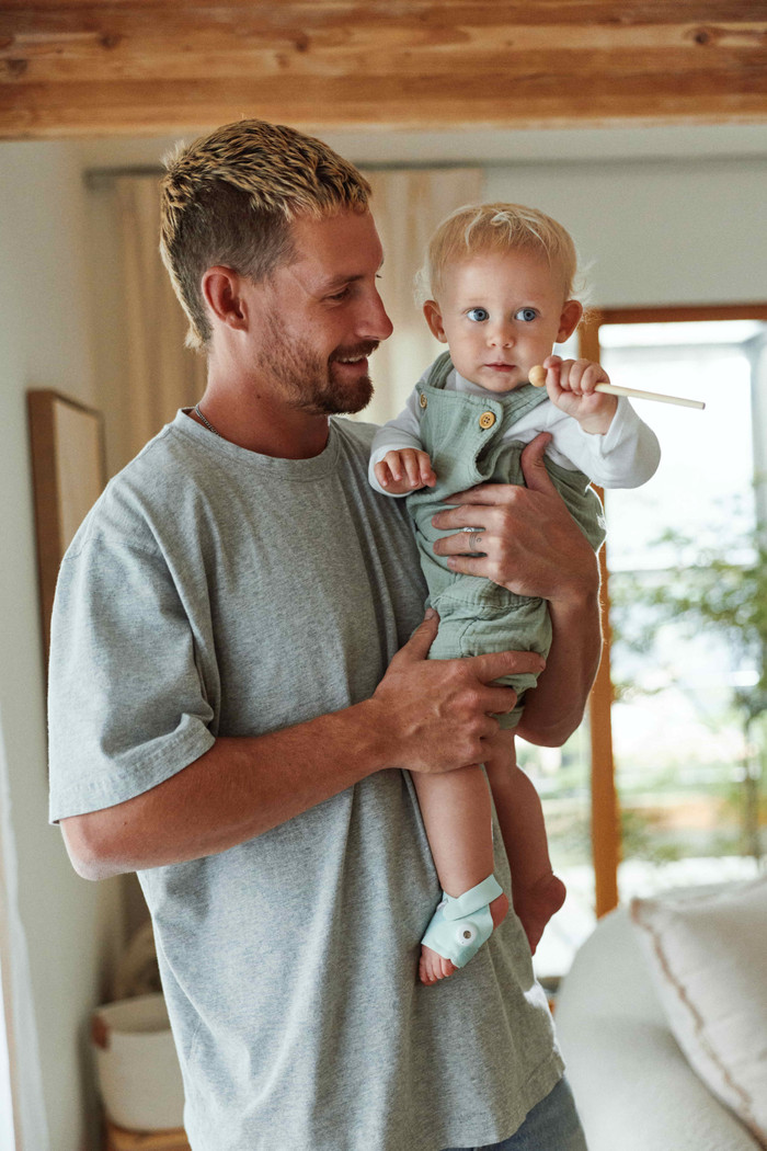 Owlet Dream Sock Bedtime Blue OW-DS-BL product in use