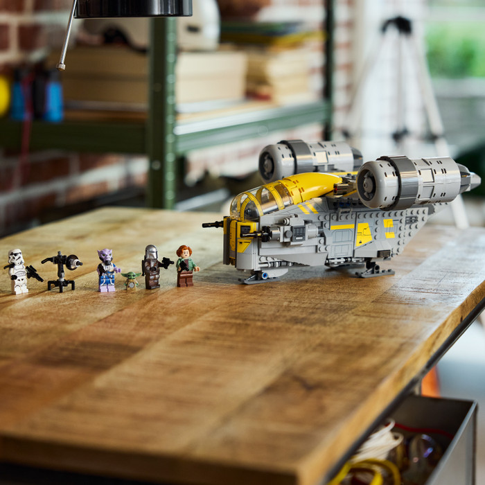 LEGO Star Wars De Razor Crest 75447 product in gebruik