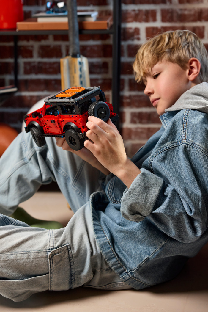 LEGO Technic Ford Bronco 42213 detail
