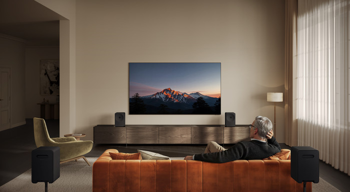 Samsung Music Studio 7 Black product in use