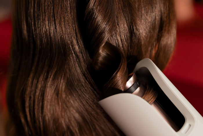 Philips WavePro HairStyler 9000 BHB968/00 product in gebruik