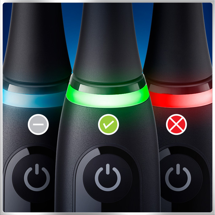 Oral-B iO 6N Zwart + extra iO Gentle Care opzetborstel product in gebruik