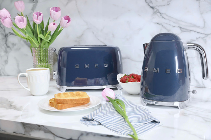 SMEG KLF03NBEU Navy Blue product in gebruik