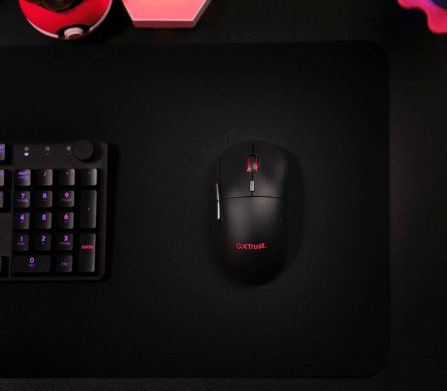 Trust GXT 926 Redex II Draadloze Gaming Muis product in gebruik