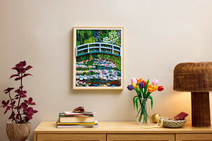 LEGO Art Claude Monet: Brug over een vijver met waterlelies 31220 product in gebruik