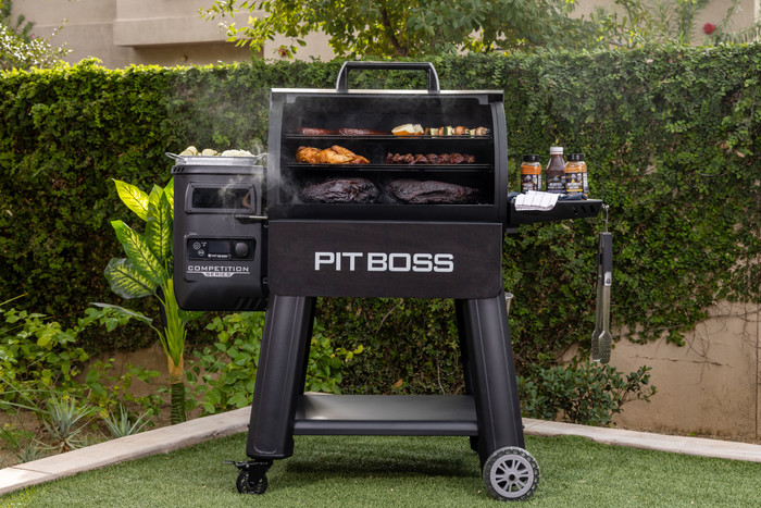 Pit Boss Competition 1250 product in use