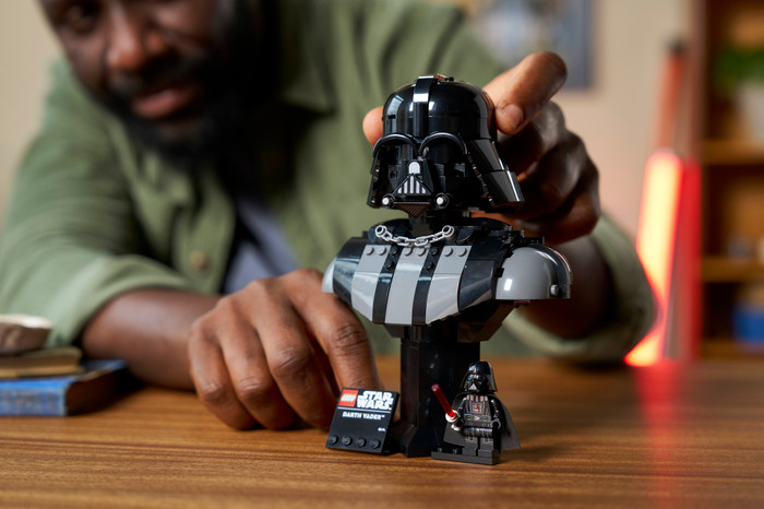 LEGO Star Wars Darth Vader Buste 75439 product in gebruik