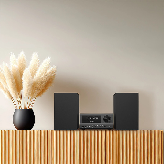Kenwood M-750DAB product in gebruik
