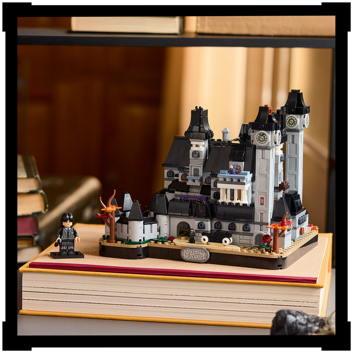 LEGO Wednesday Nimmermeer Academie 76788 detail