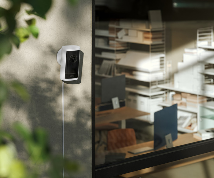 Ring Outdoor Camera Pro Stekker Wit product in gebruik