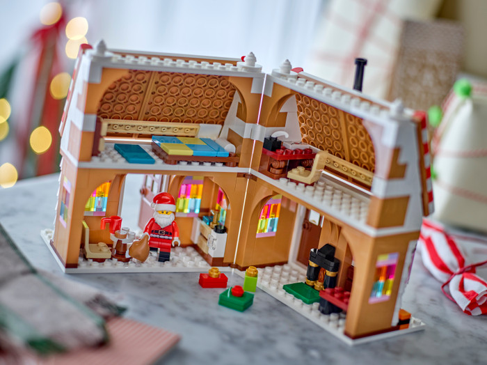 LEGO Winters Peperkoekhuisje 40809 product in gebruik