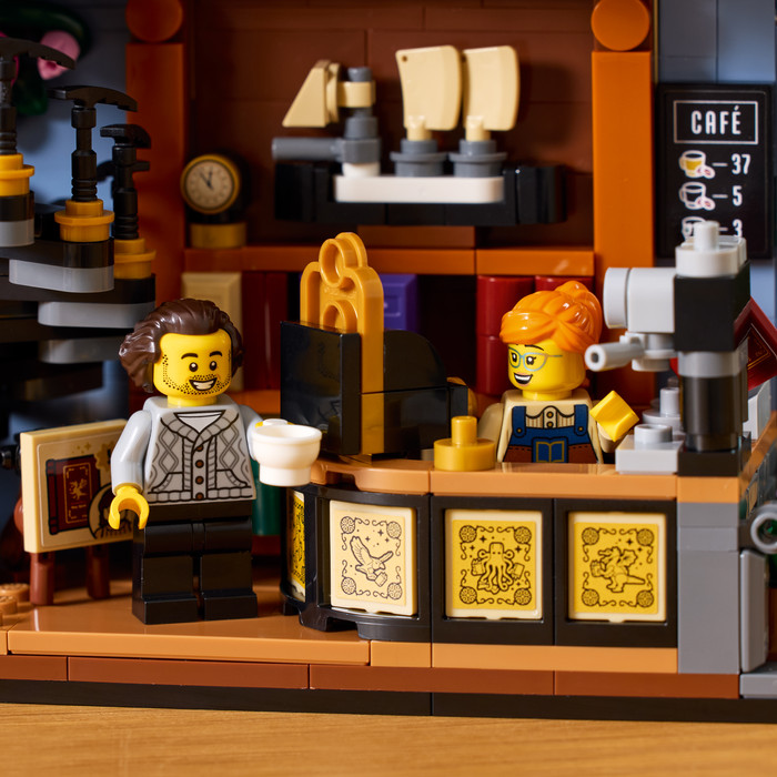 LEGO Icons Boekensteun: Boekhandel 11379 product in gebruik