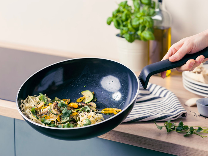 BK Infinity Open Wokpan 28 cm product in gebruik
