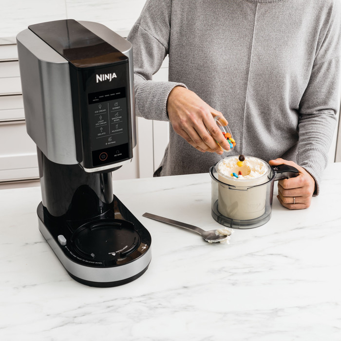 Ninja CREAMi 7-in-1 IJsmachine NC302EU product in gebruik