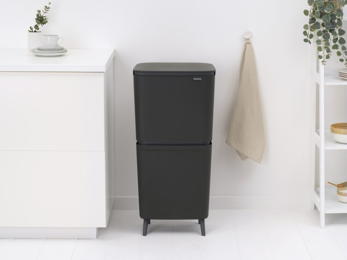 Brabantia SortUp Recycle Hi afvalemmer 25+10+10L Grijs product in gebruik