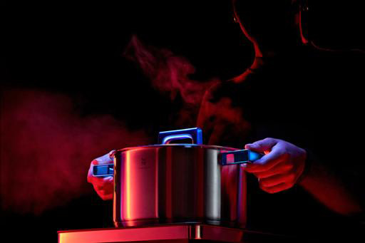 WMF Ultimate Cool Pannenset 5-delig + glazen deksel product in gebruik