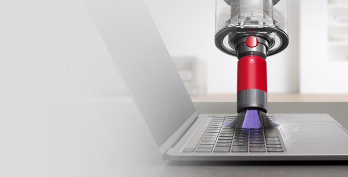 Dyson Detail Cleaning Kit product in gebruik