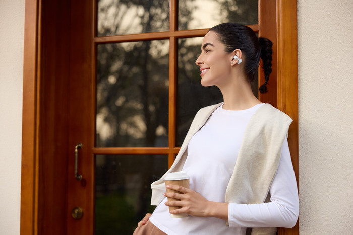 Shokz OpenDots 2 Wit product in gebruik