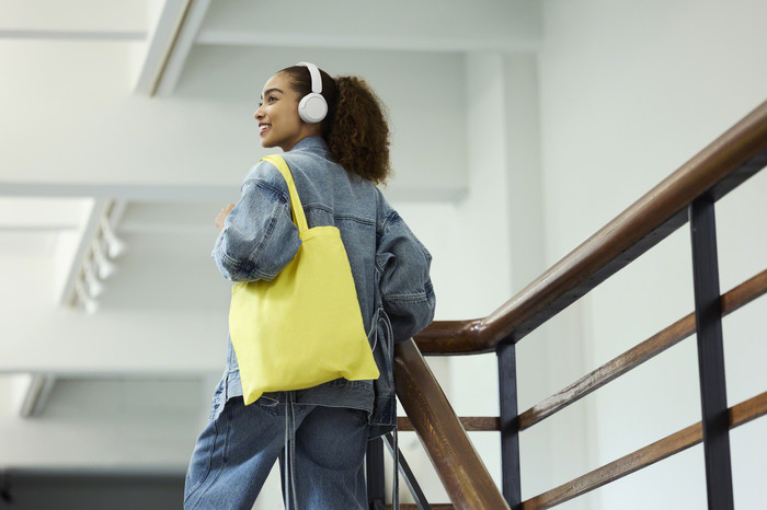 Sony WH-CH535 Wit product in gebruik