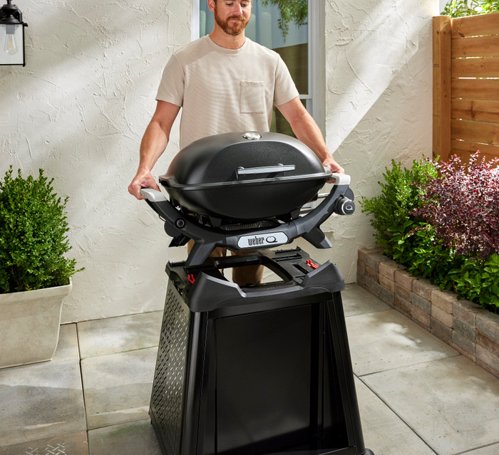 Weber Q2200N with Underframe product in use