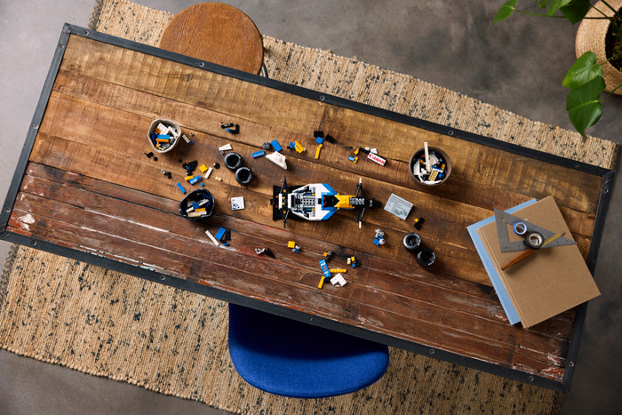 LEGO Icons Williams Racing FW14B en Nigel Mansell 10353 product in gebruik