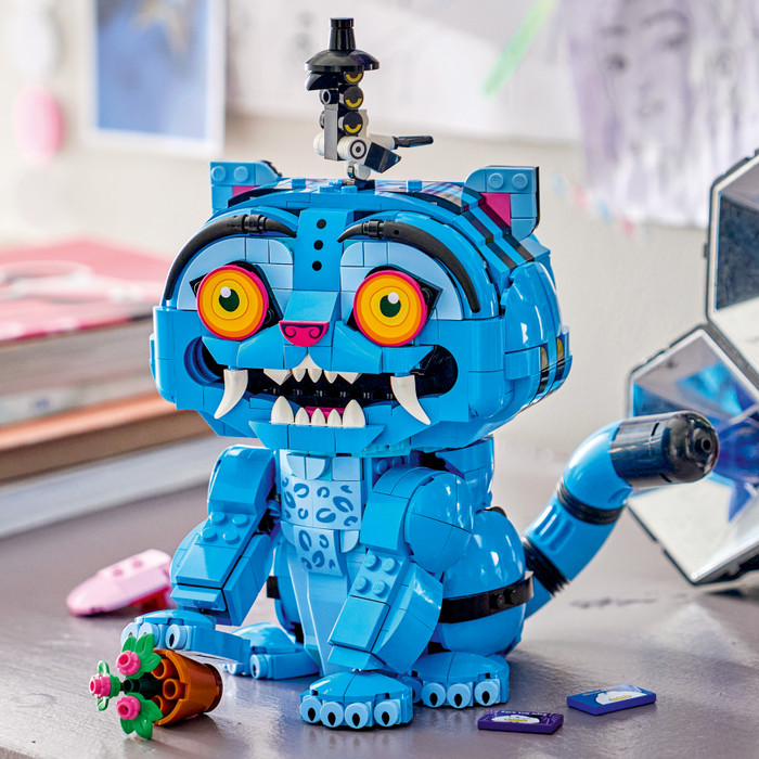 LEGO KPop Demon Hunters Derpy Tiger en Sussie Bird 72537 product in gebruik