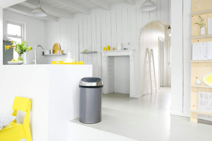 Brabantia Touch Bin 60 Liter Platinum product in gebruik