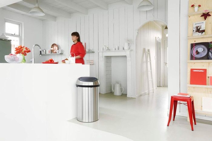 Brabantia Touch Bin 60 Liter Rvs Fingerprint Proof product in gebruik