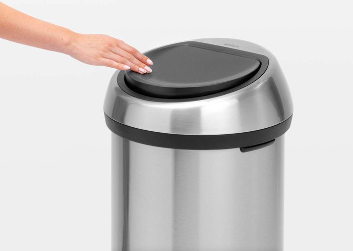 Brabantia Touch Bin 60 Liter Rvs Fingerprint Proof product in gebruik