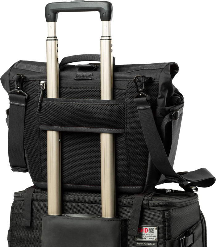 Think Tank FocusPoint Crossbody 8L Zwart detail