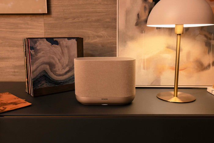 Denon Home 400 Zilver product in gebruik