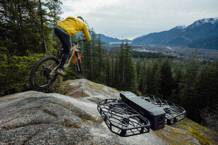 HoverAir X1 PRO Ultimate Cycling Kit product in gebruik