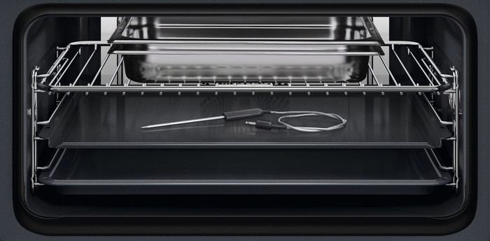 AEG TP8SK72WB SteamPro binnenkant