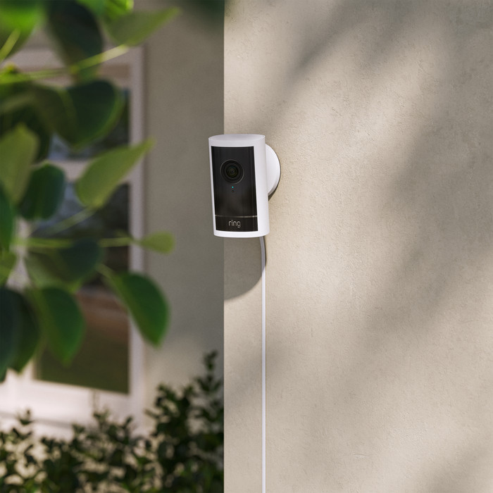 Ring Outdoor Camera Pro Stekker Wit product in gebruik