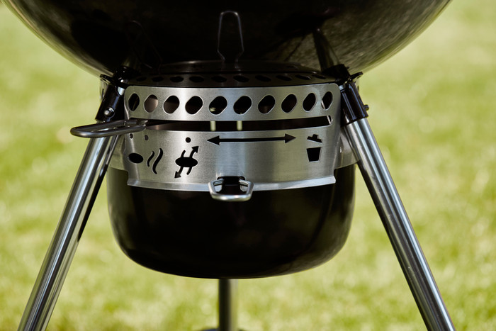 Weber Master Touch Premium E-5770 Zwart product in gebruik
