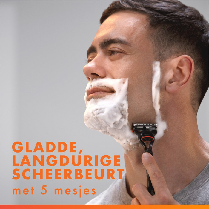 Gillette Fusion5 Refill Blades (24 pieces) product in use
