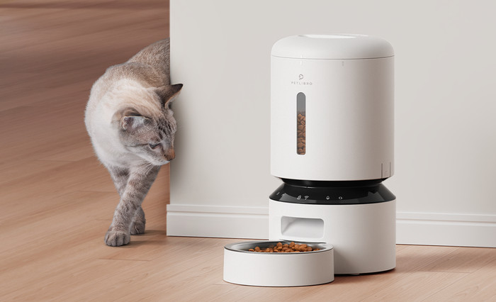 Petlibro Automatische Voerbak met Wifi PLAF103 Wit product in gebruik