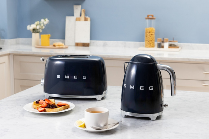 SMEG KLF03NBEU Navy Blue product in gebruik