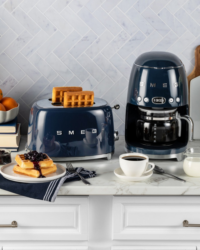 SMEG TSF01NBEU Navy Blue product in gebruik