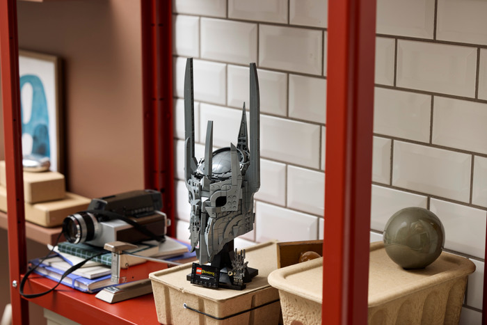 LEGO Icons Lord of the Rings: Sauron Buste 11373 product in gebruik