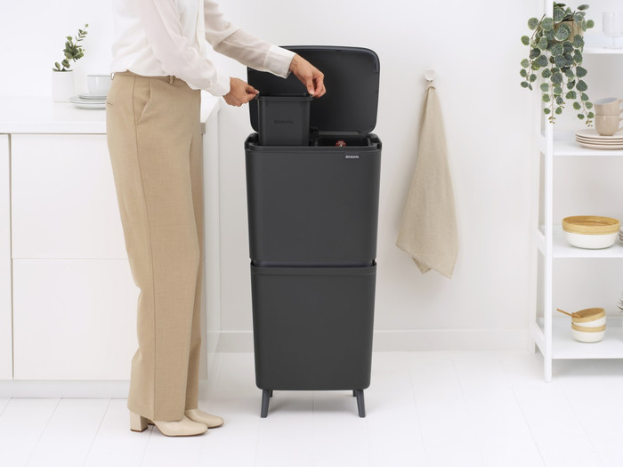 Brabantia SortUp Recycle Hi afvalemmer 20+25L Grijs product in gebruik