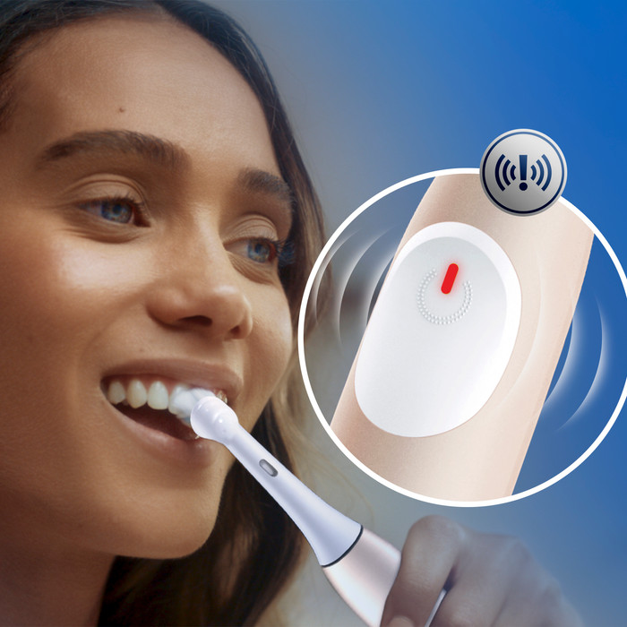 Oral-B iO 2 Pink product in use