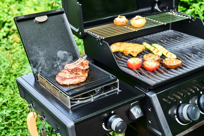 Napoleon Freestyle 425 SB Zwart product in gebruik