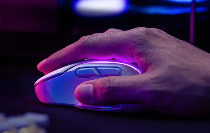 Turtle Beach Kone II AIR Wireless Gaming Muis Wit product in gebruik